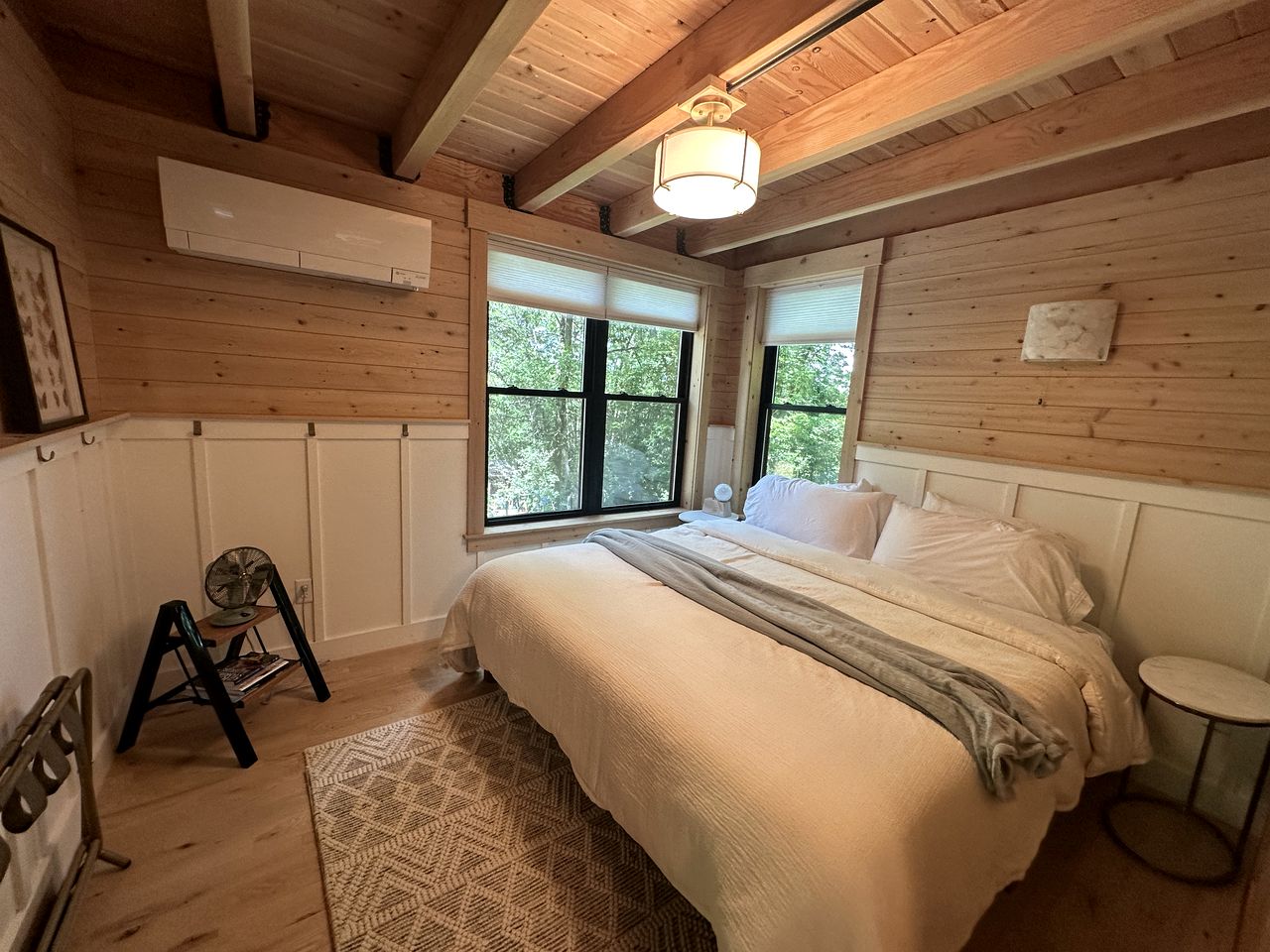 Luxury Treehouse Retreat with Stunning Decks & Creek Access Near Starved Rock State Park, Ottawa, IL