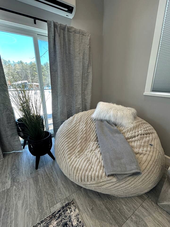 Cozy and Modern Tree House in Harpswell, Maine, near the Cliff Trail