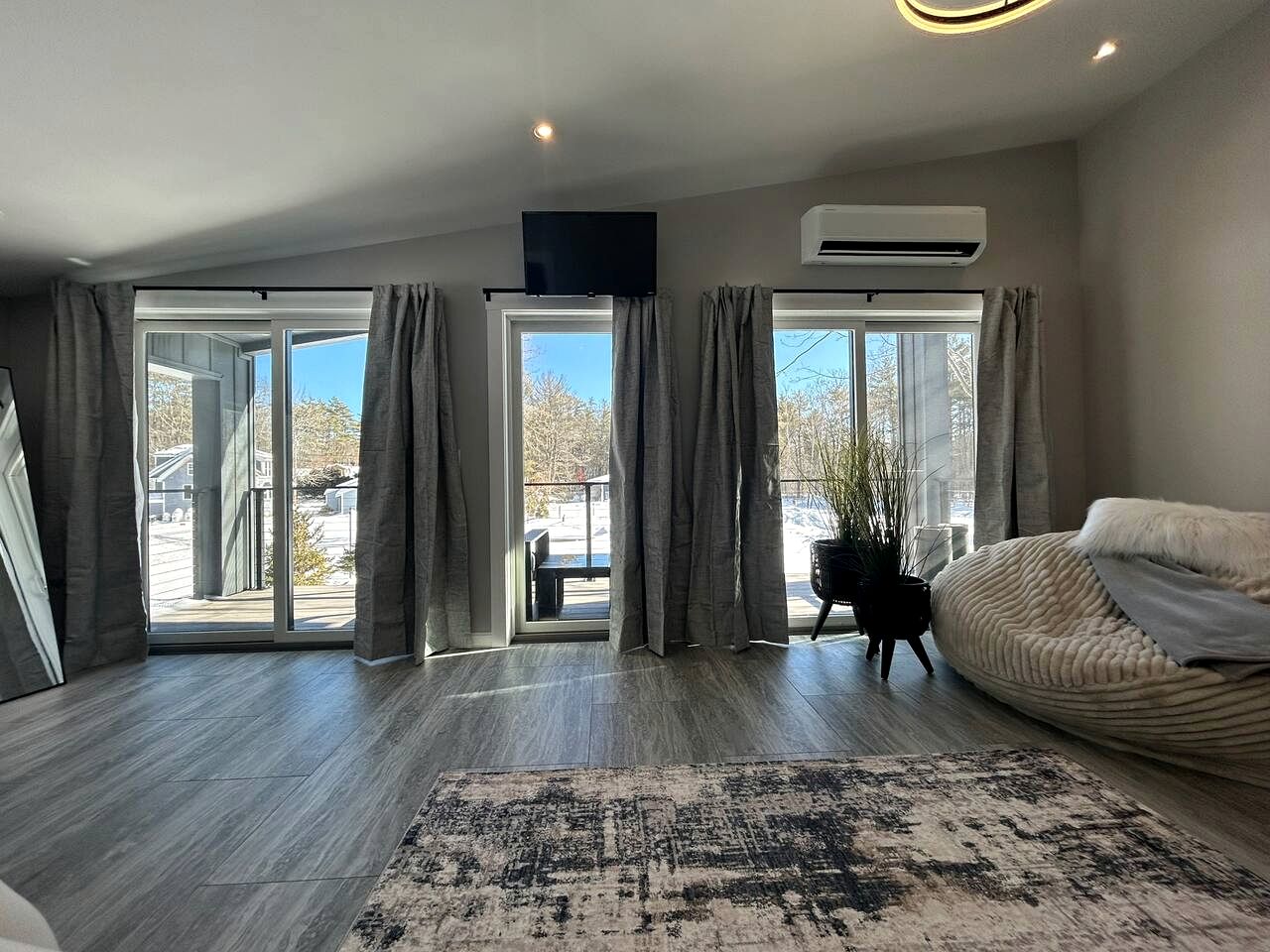 Cozy and Modern Tree House in Harpswell, Maine, near the Cliff Trail