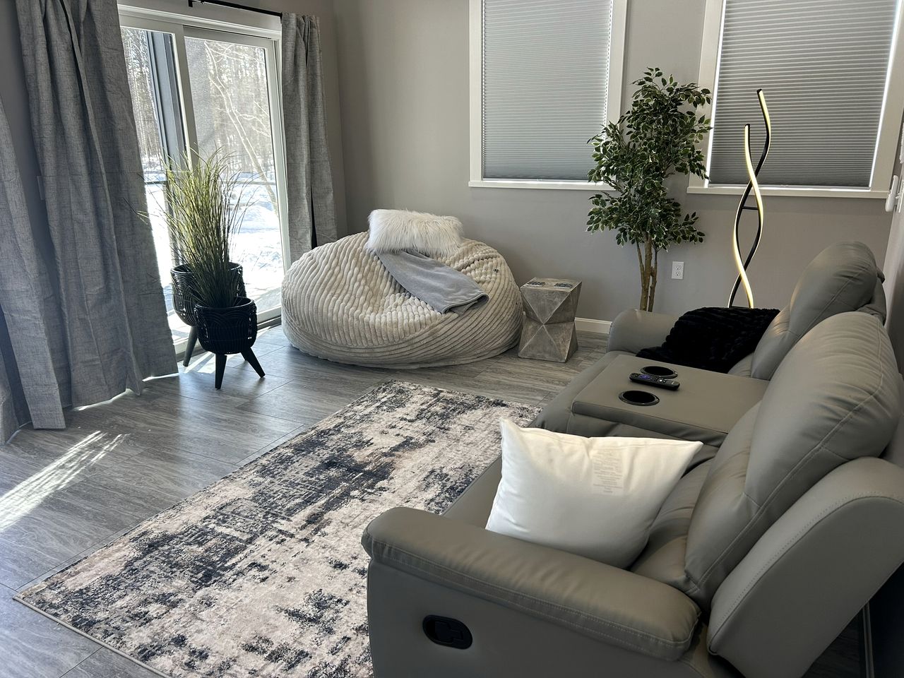 Cozy and Modern Tree House in Harpswell, Maine, near the Cliff Trail