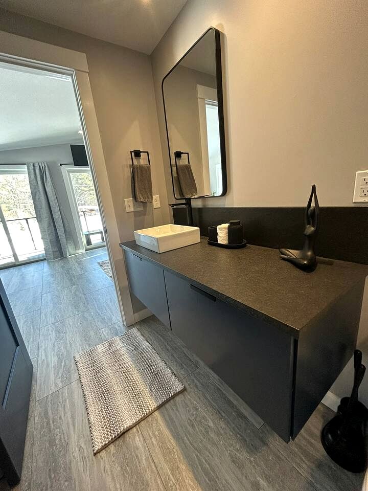 Cozy and Modern Tree House in Harpswell, Maine, near the Cliff Trail