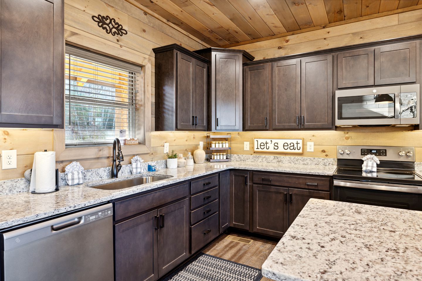 Escape to Nature in this Wonderful Cabin Rental for 12 in Sevierville, Tennesse