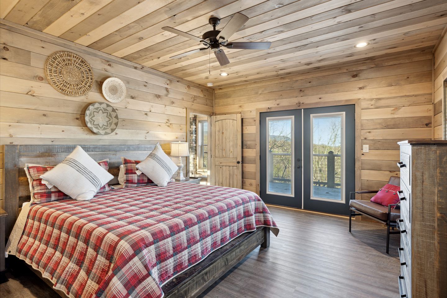 Escape to Nature in this Wonderful Cabin Rental for 12 in Sevierville, Tennesse