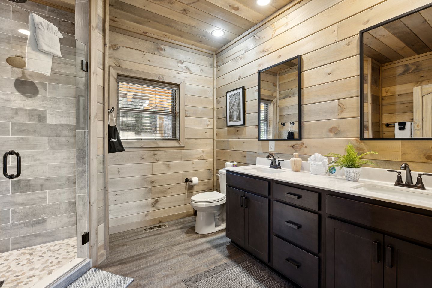 Escape to Nature in this Wonderful Cabin Rental for 12 in Sevierville, Tennesse