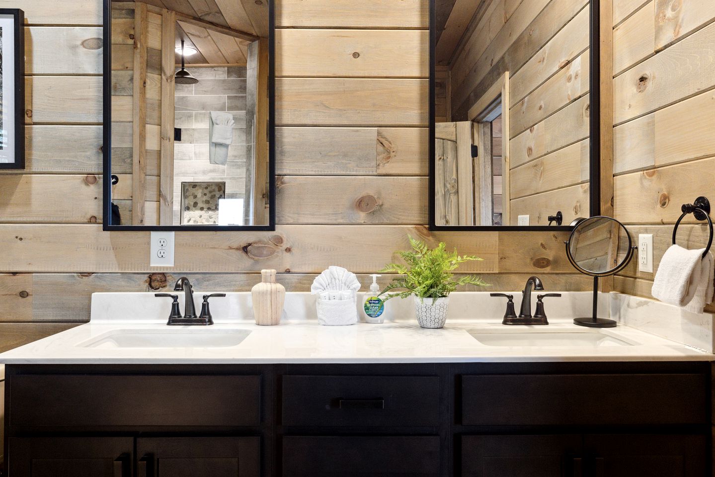 Escape to Nature in this Wonderful Cabin Rental for 12 in Sevierville, Tennesse