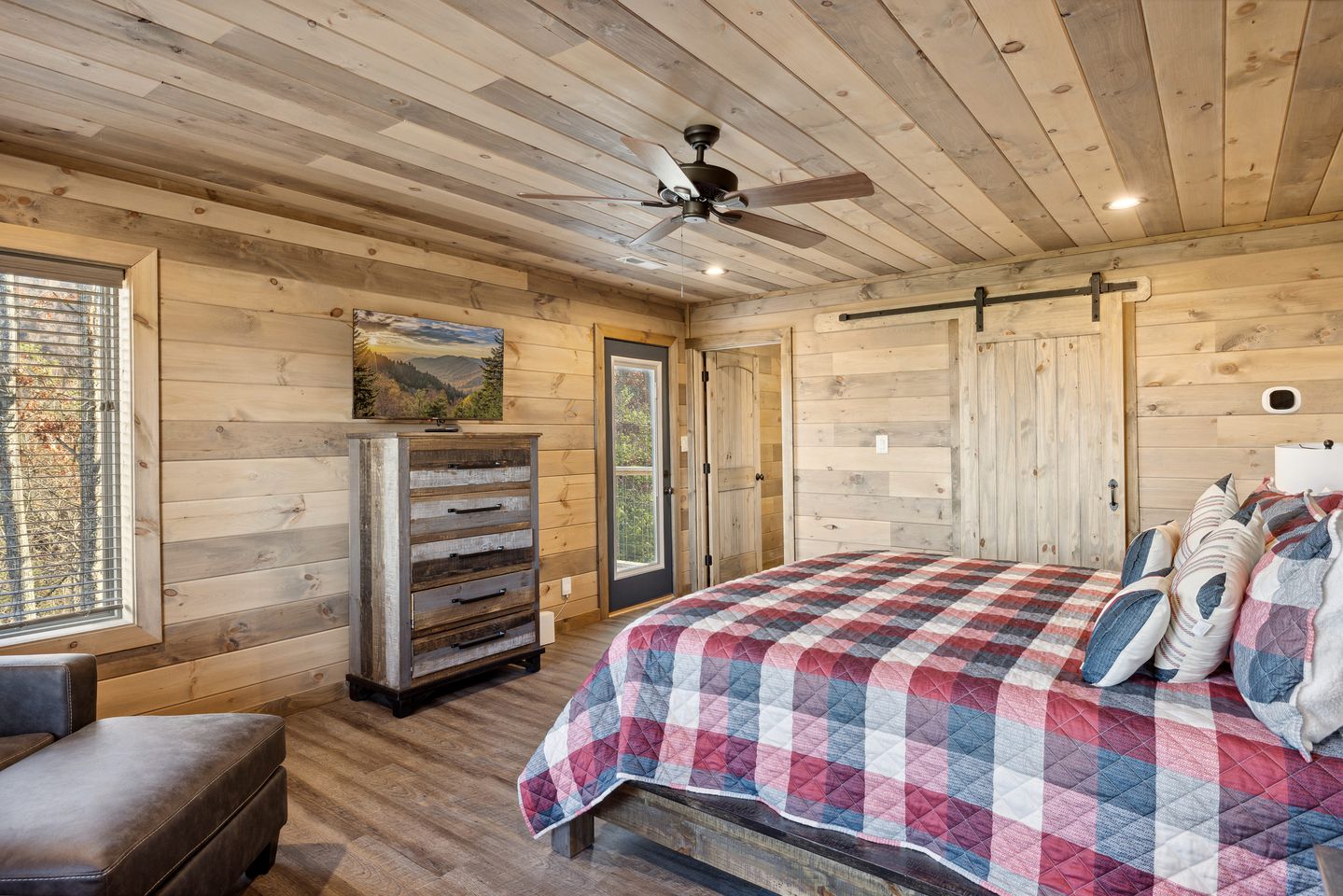Escape to Nature in this Wonderful Cabin Rental for 12 in Sevierville, Tennesse