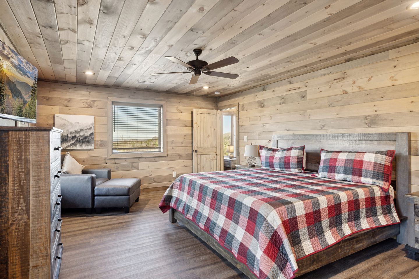 Escape to Nature in this Wonderful Cabin Rental for 12 in Sevierville, Tennesse