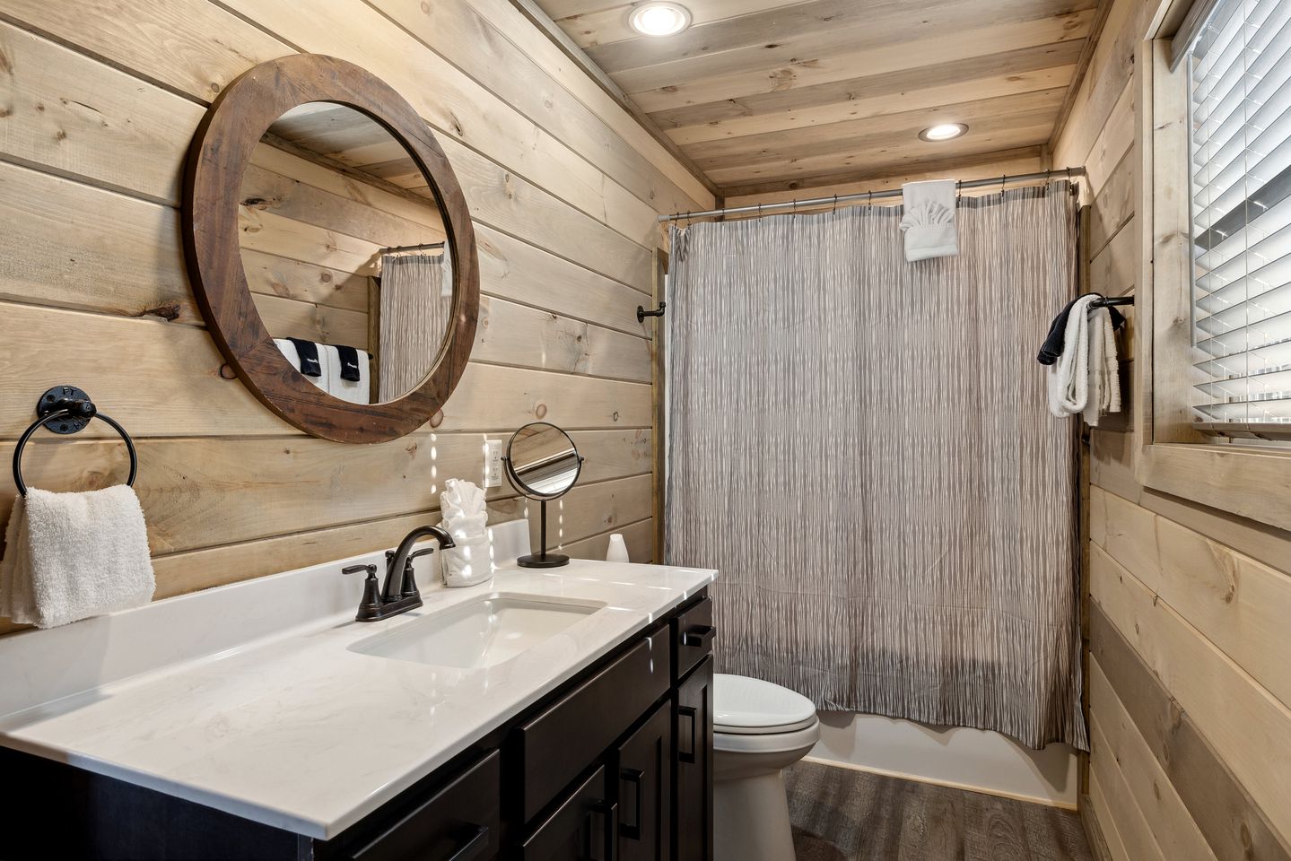 Escape to Nature in this Wonderful Cabin Rental for 12 in Sevierville, Tennesse
