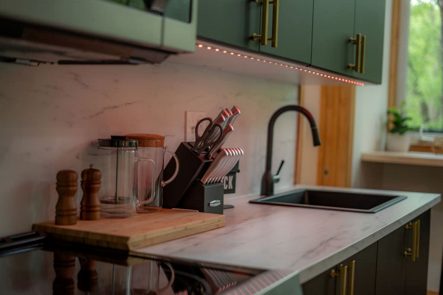 Spectacular Luxurious Tree House with Jacuzzi and Fire Pit in Texas