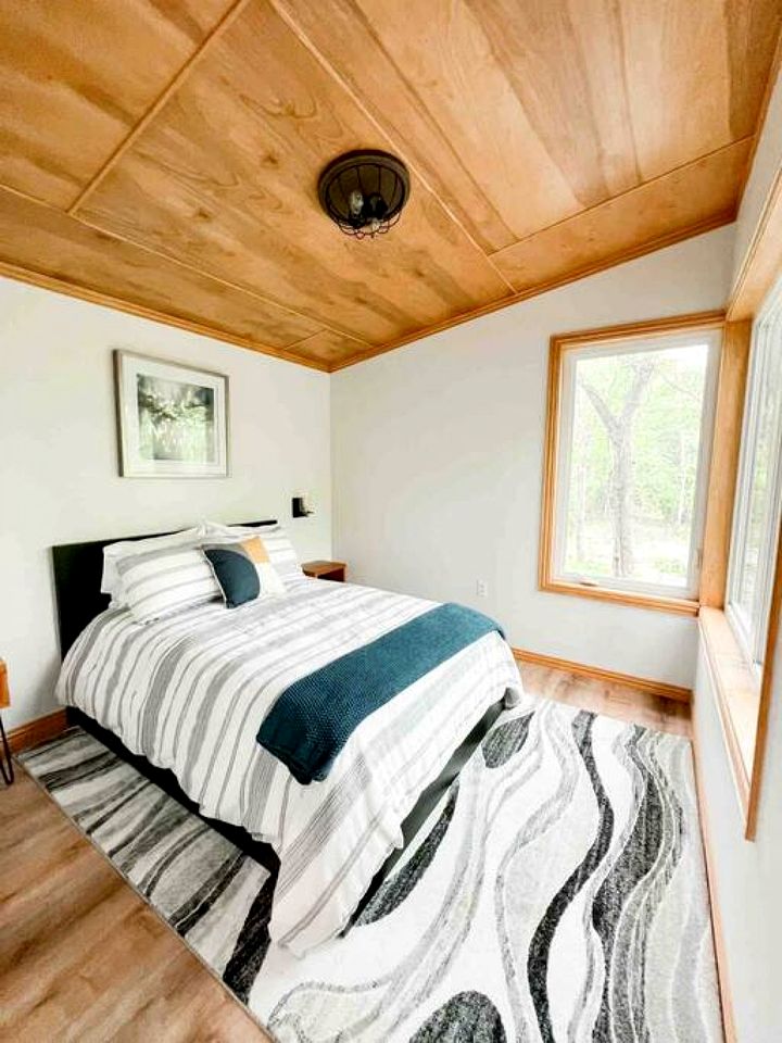 Spectacular Luxurious Tree House with Jacuzzi and Fire Pit in Texas