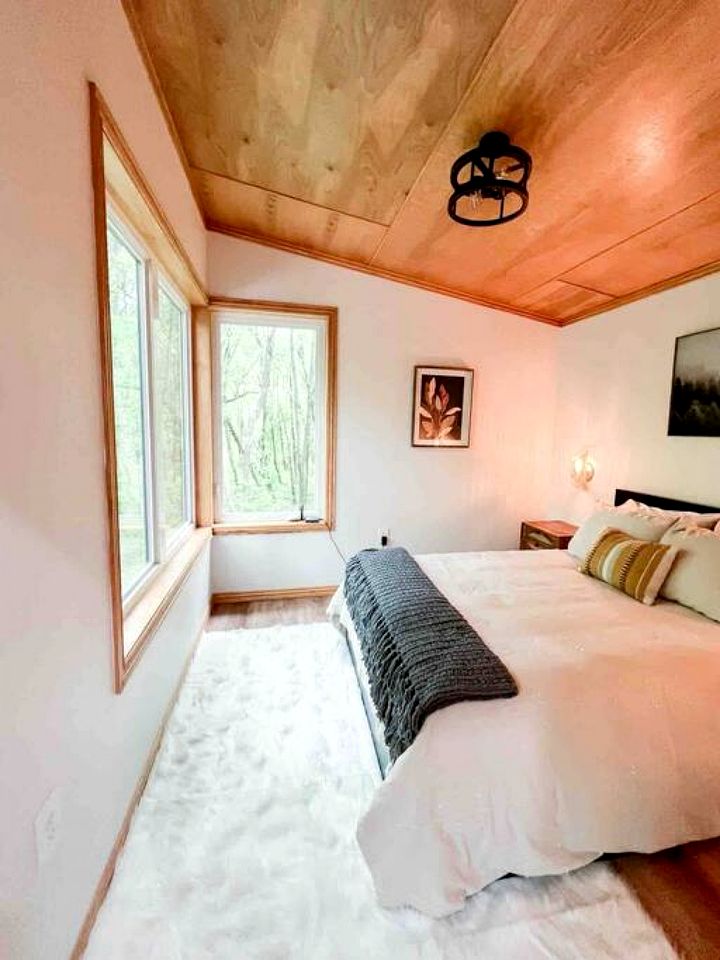 Spectacular Luxurious Tree House with Jacuzzi and Fire Pit in Texas