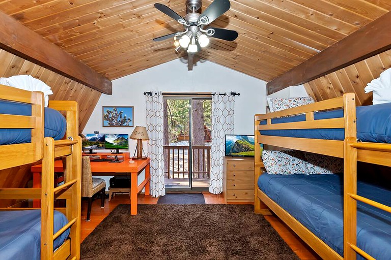 Cabins (United States of America, Big Bear Lake, California)