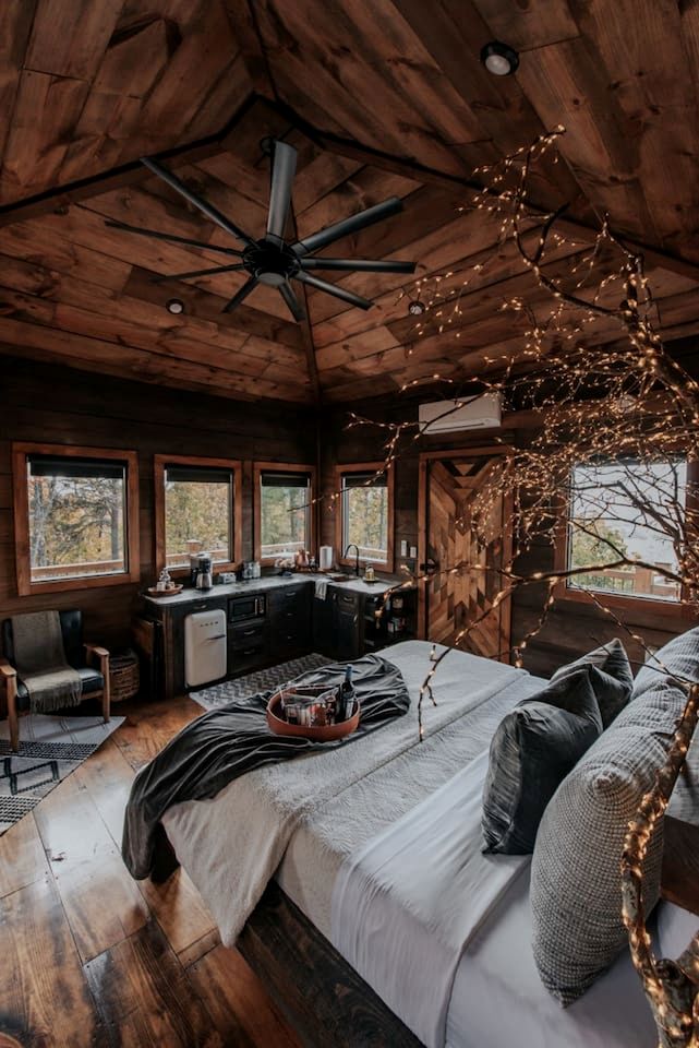 Epic Lookout Tree House Tower Overlooking the Breathtaking North Georgia Appalachian Mountains, Ringgold