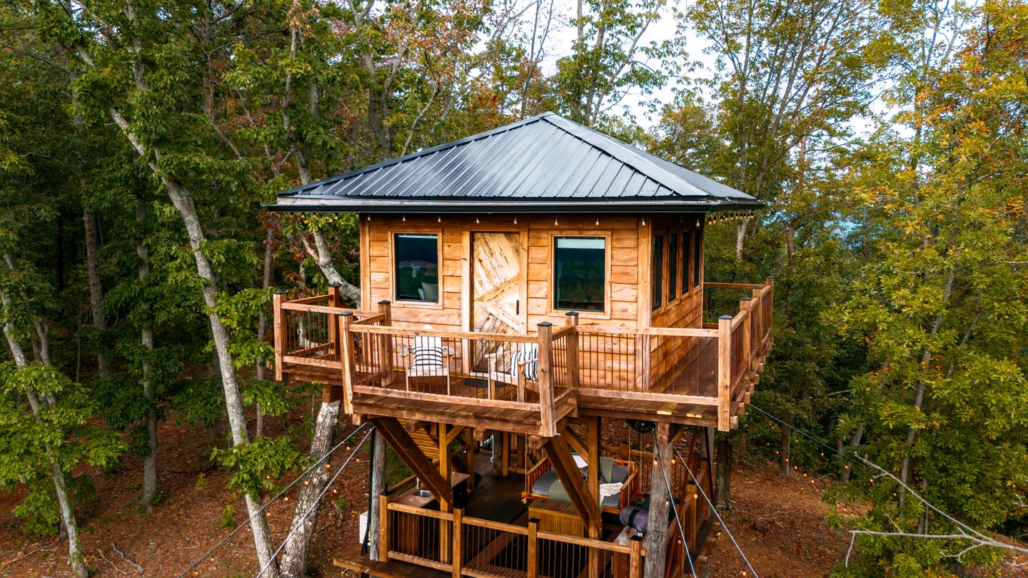Epic Lookout Tree House Tower Overlooking the Breathtaking North Georgia Appalachian Mountains, Ringgold