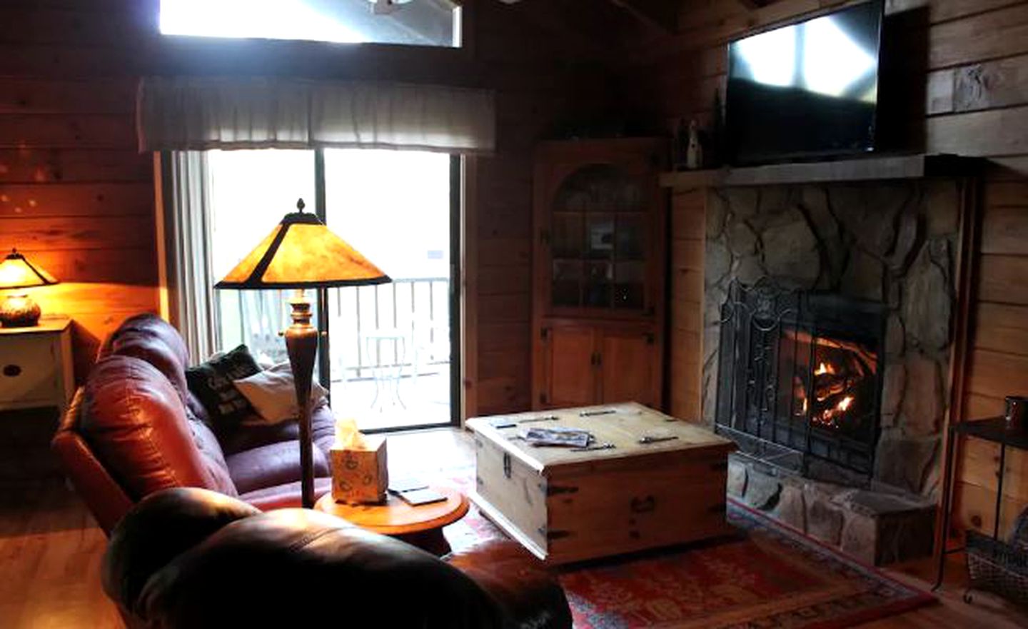 Cozy Log Cabin Getaway in the Woodlands near the Appalachian Trail in Georgia