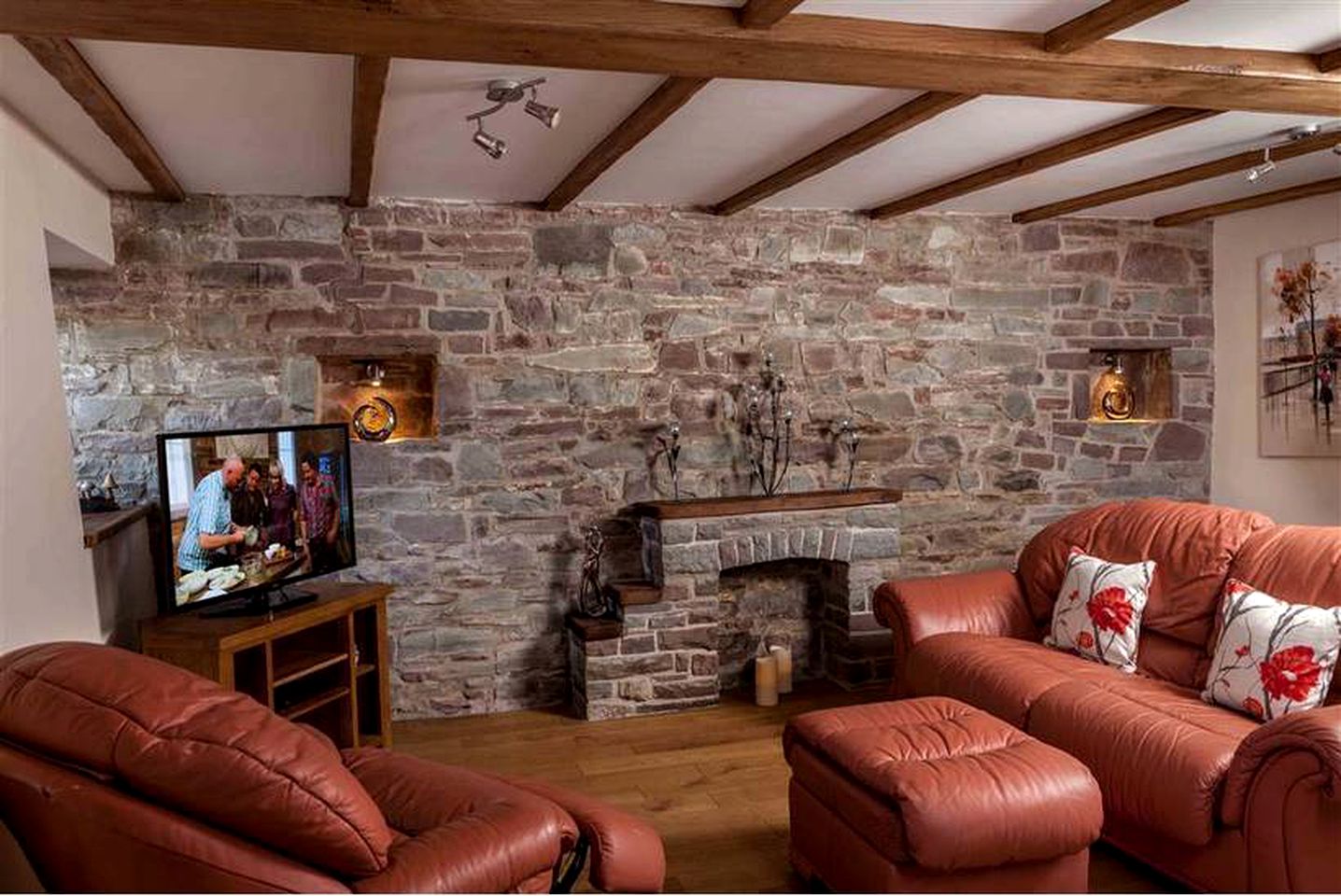 Village Vibes: Pet-Friendly and Renovated Cottage in Charming Crai, Brecon