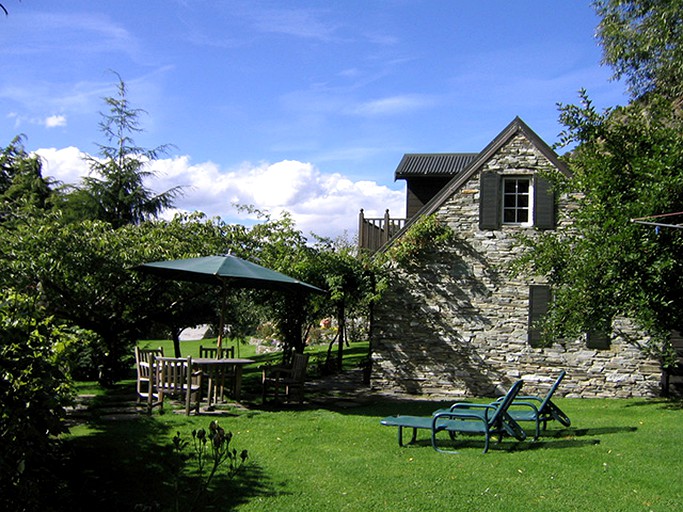 Cottages (Arthurs Point, South Island, New Zealand)