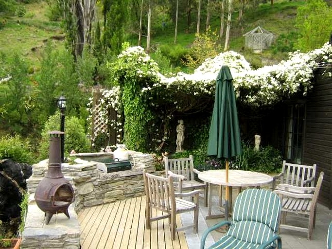 Cottages (Arthurs Point, South Island, New Zealand)