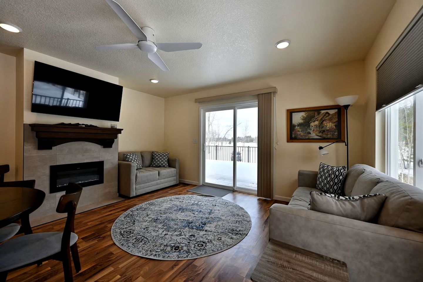 Duplex Rental with Lake Views Great for Groups in Wisconsin