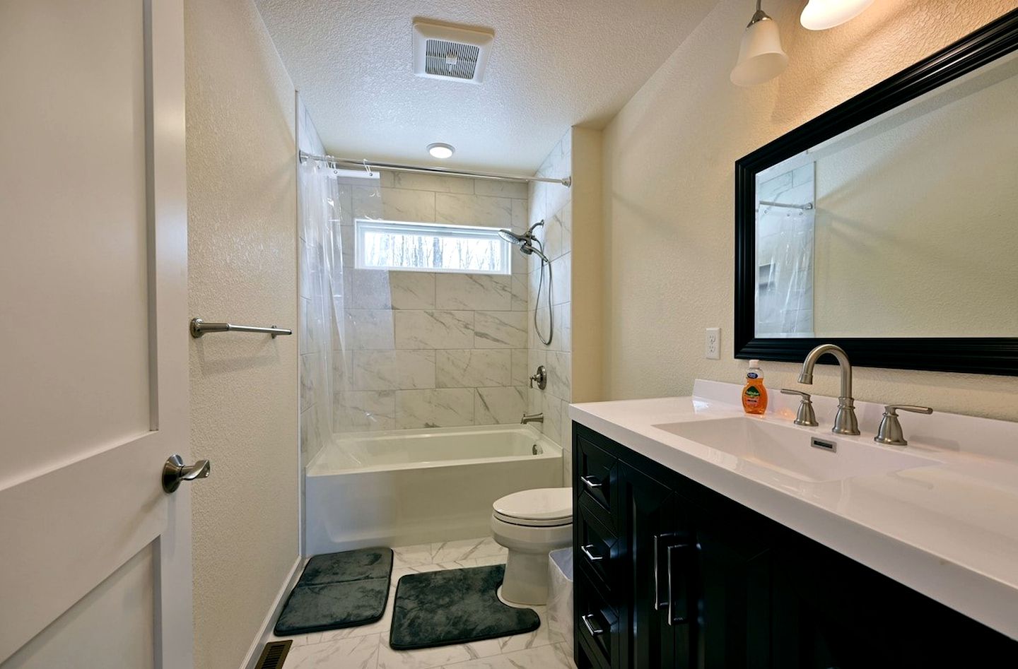 Duplex Rental with Lake Views Great for Groups in Wisconsin