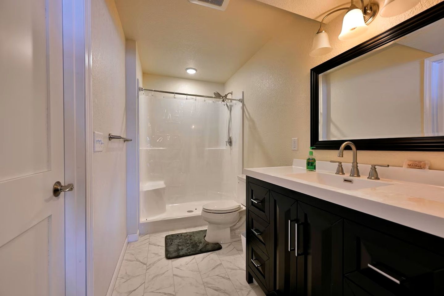 Duplex Rental with Lake Views Great for Groups in Wisconsin