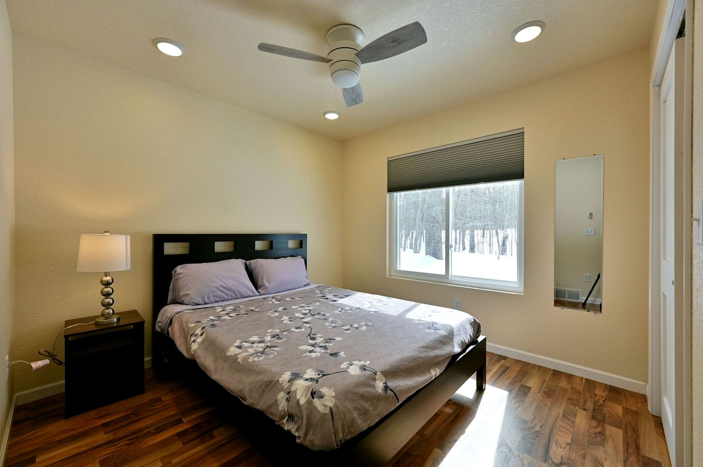 Duplex Rental with Lake Views Great for Groups in Wisconsin