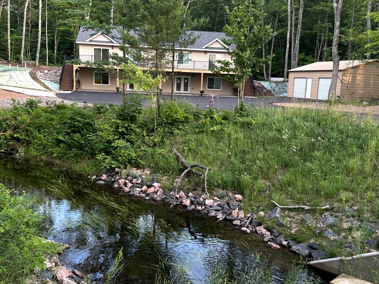 Duplex Rental with Lake Views Great for Groups in Wisconsin