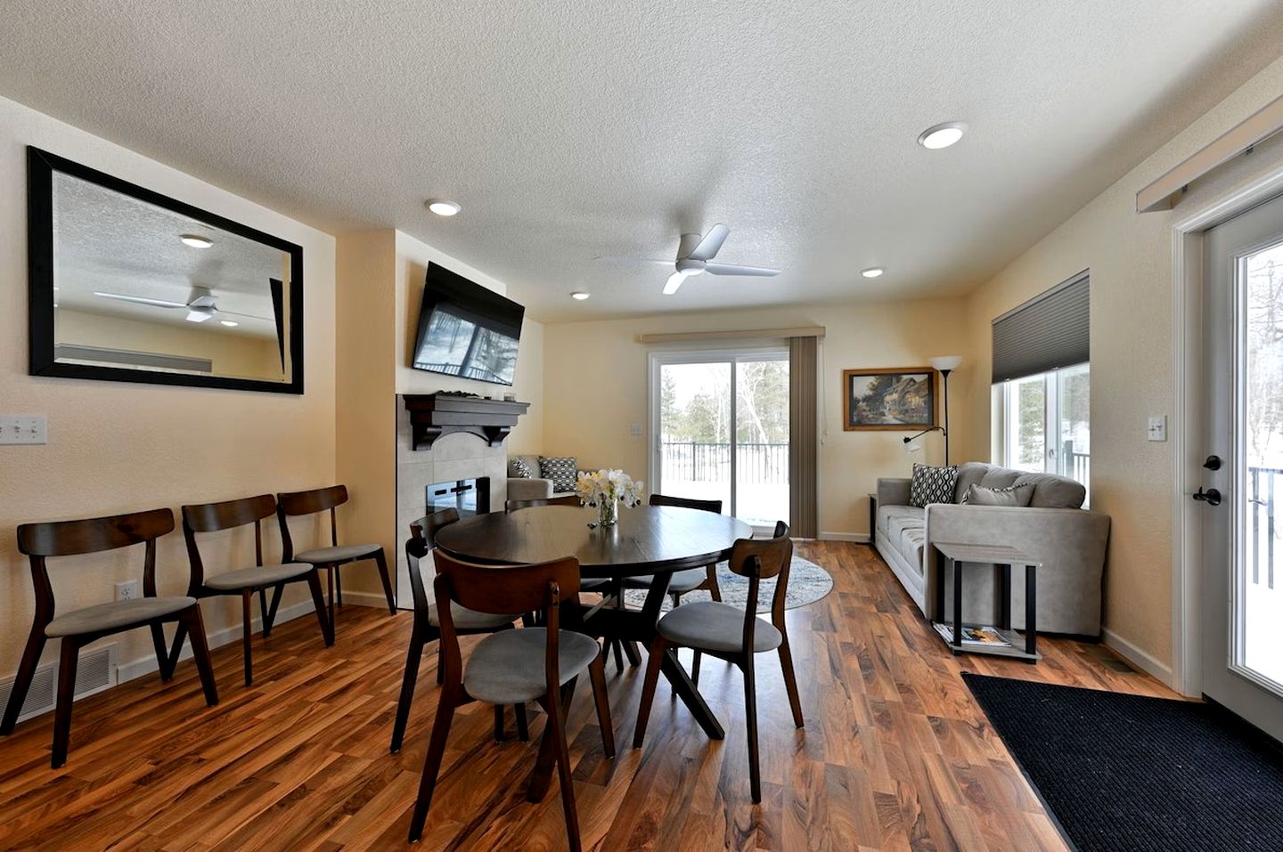 Duplex Rental with Lake Views Great for Groups in Wisconsin