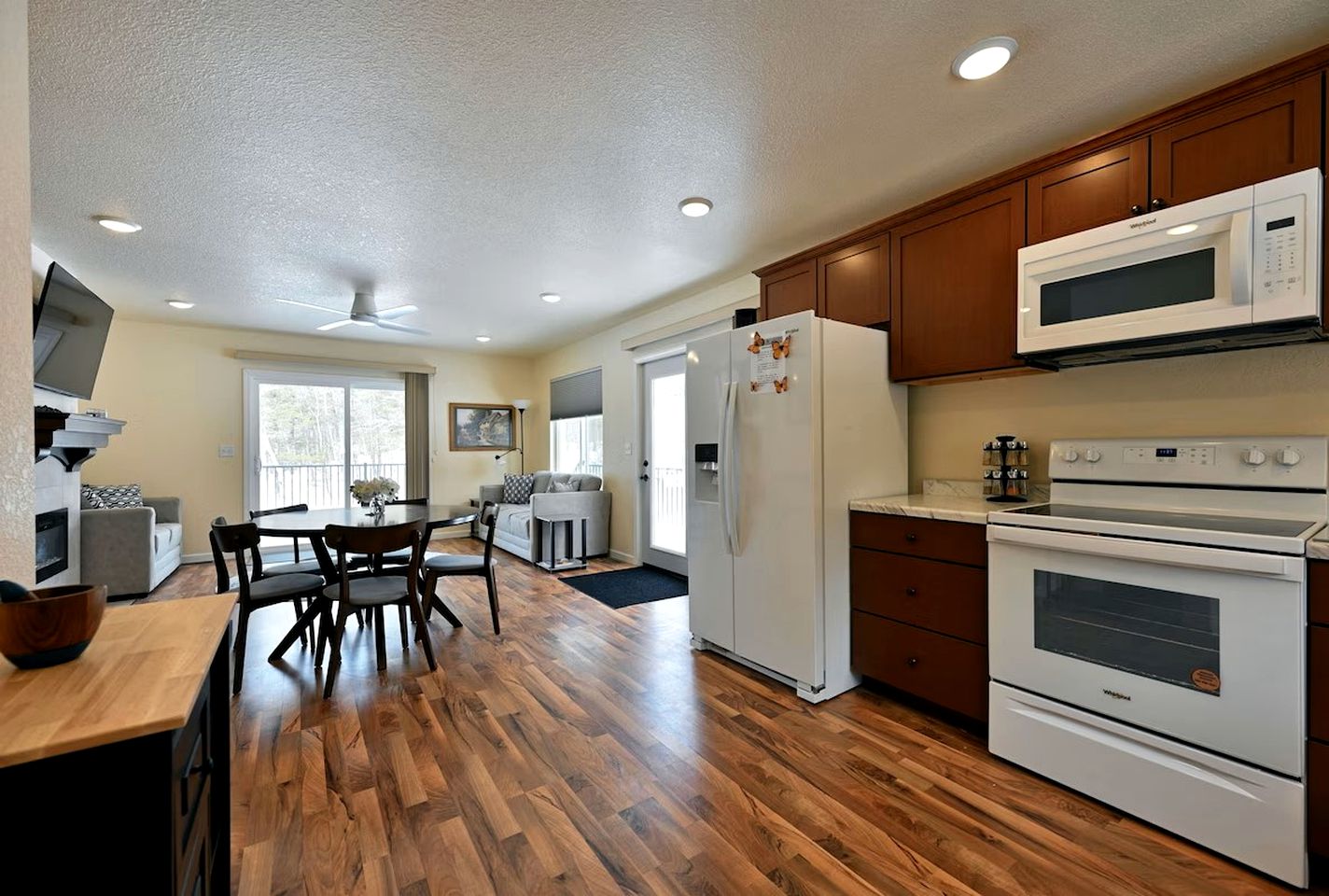 Duplex Rental with Lake Views Great for Groups in Wisconsin