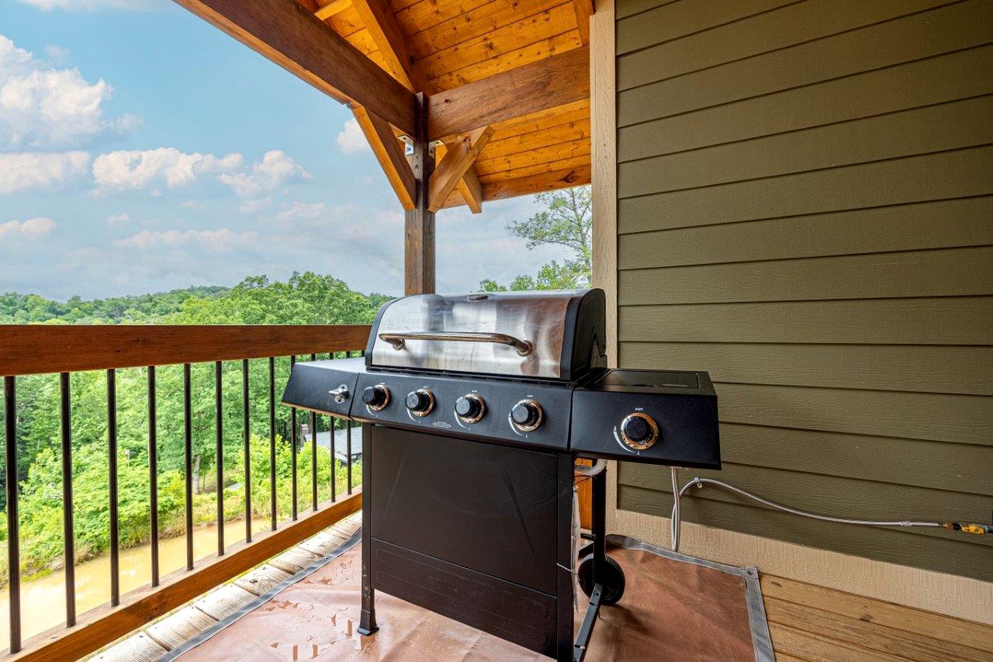 Gatlinburg Getaway with Indoor Pool and Games Room for Unforgettable Vacations in Tennessee