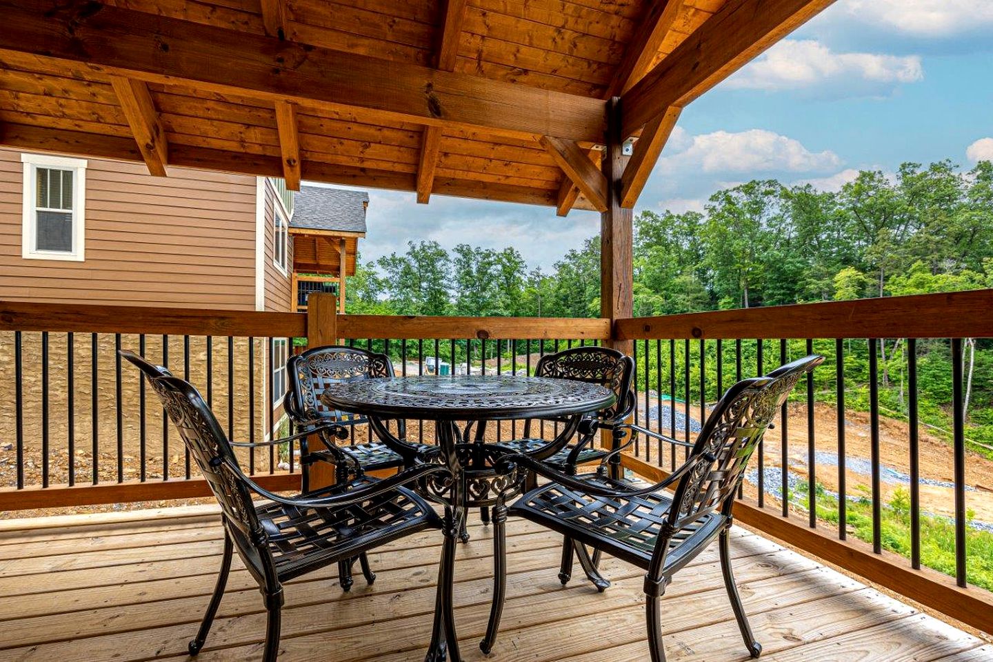 Gatlinburg Getaway with Indoor Pool and Games Room for Unforgettable Vacations in Tennessee