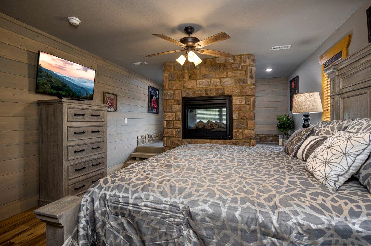 Gatlinburg Getaway with Indoor Pool and Games Room for Unforgettable Vacations in Tennessee