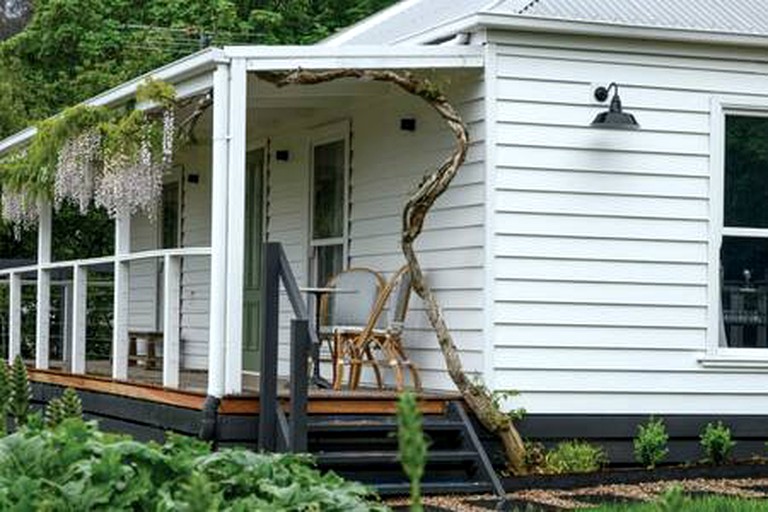 Incredible Cabin with Fire Pit and Barbecue in Daylesford, Victoria