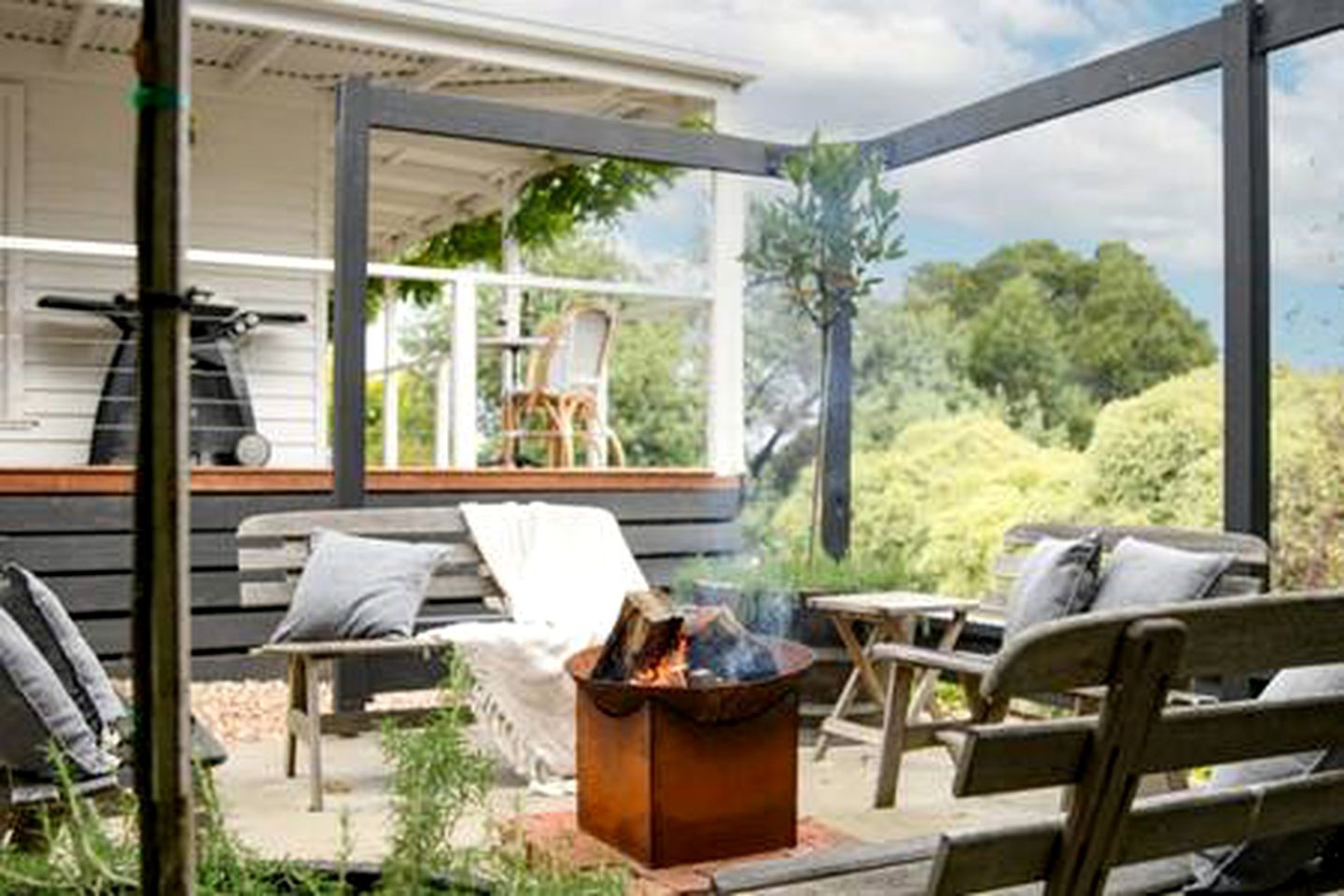 Incredible Cabin with Fire Pit and Barbecue in Daylesford, Victoria
