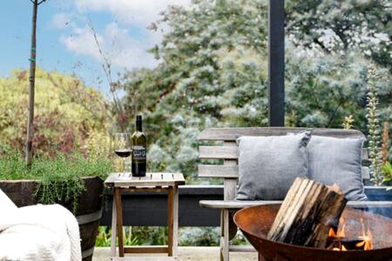 Cabins (Australia, Daylesford, Victoria)