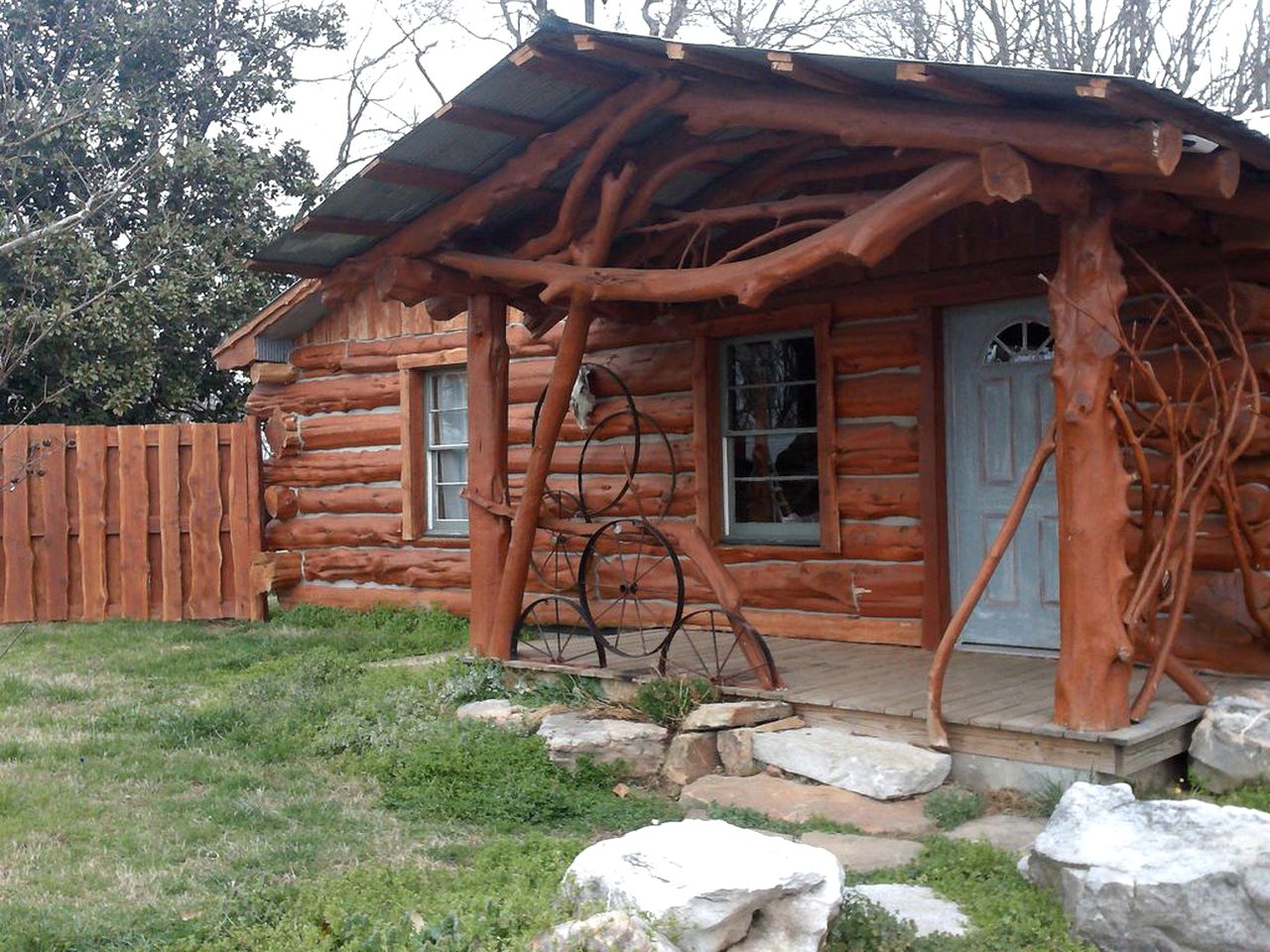 Rustic Two-Bedroom Cabin Rentals with Modern Amenities in St. Joe, Arkansas