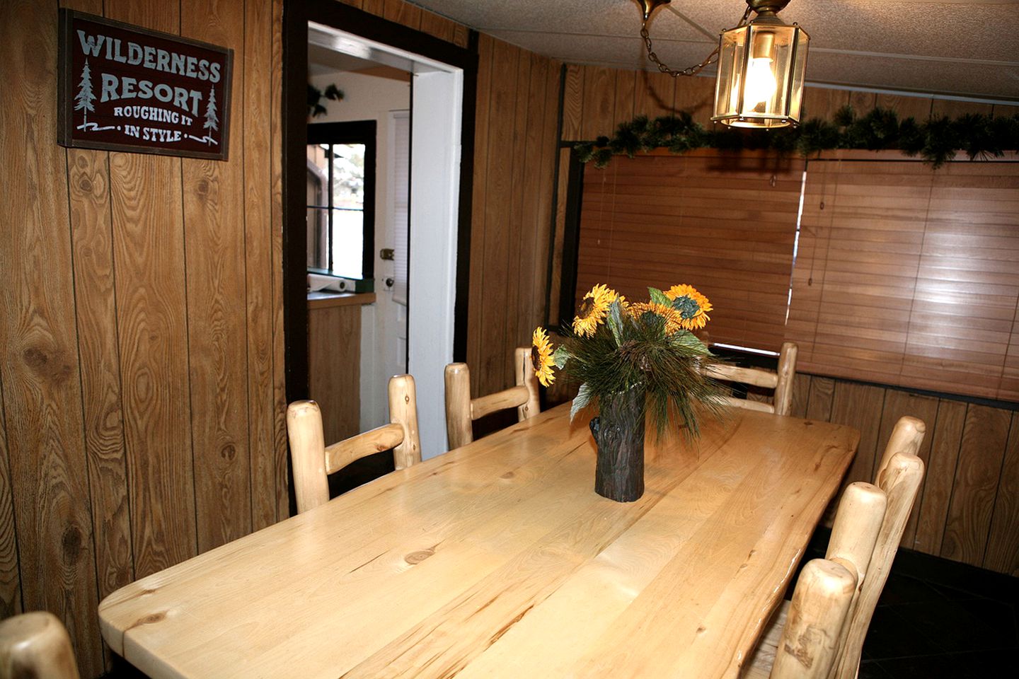 Rustic Pet-Friendly Cabin with Hot Tub near Rocky Mountain National Park in Estes Park, Colorado