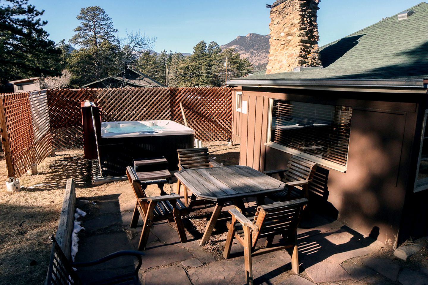 Rustic Pet-Friendly Cabin with Hot Tub near Rocky Mountain National Park in Estes Park, Colorado