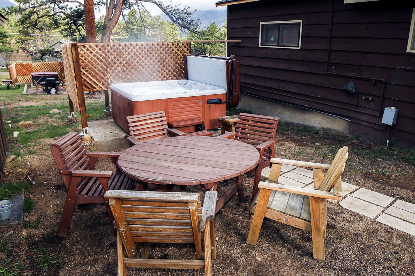 Wooden Cabin with Jacuzzi Suitable for Groups in Colorado
