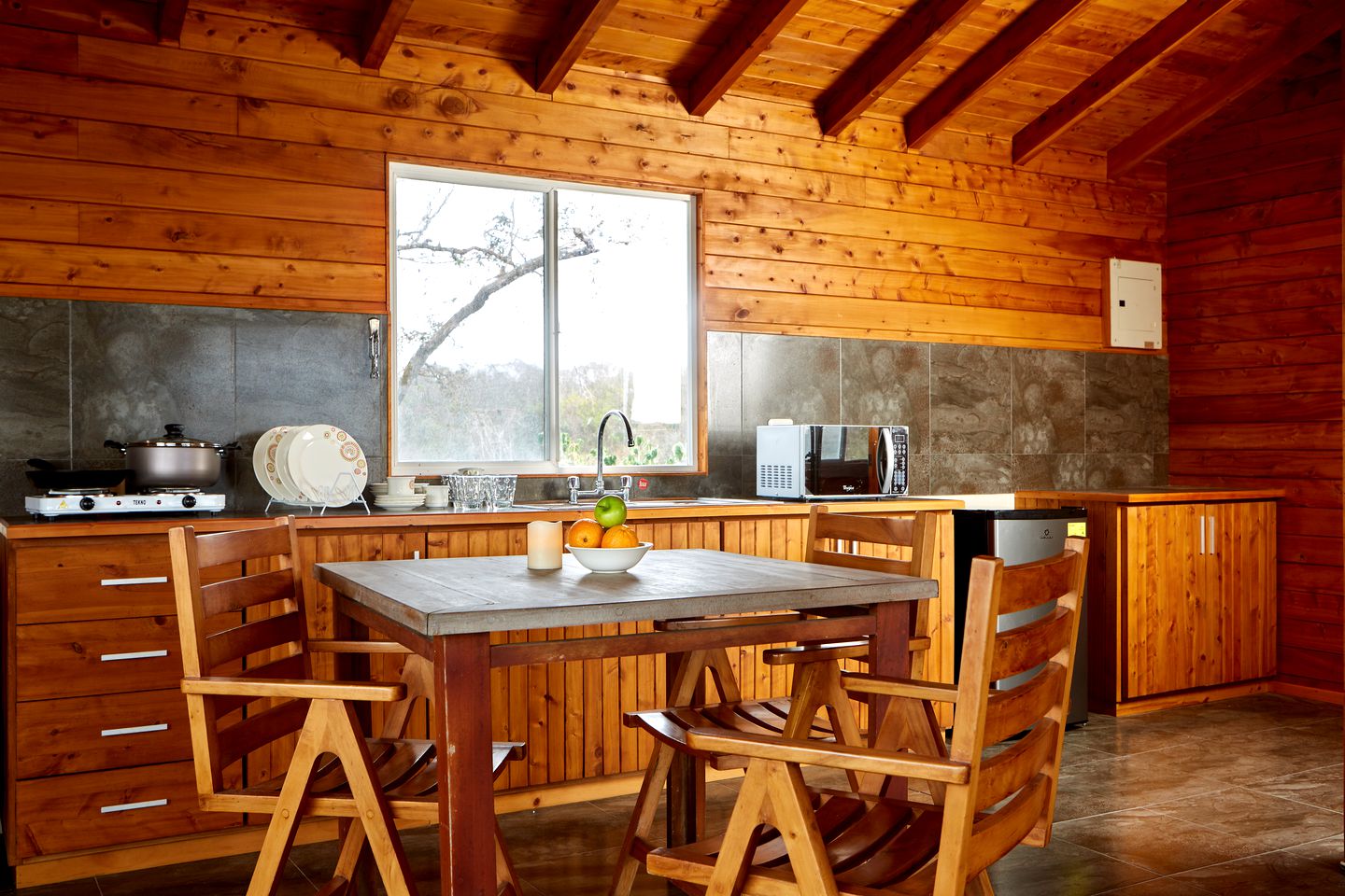 Tropical Beachfront Cabin Rental in Canoa, Manabí, Ecuador