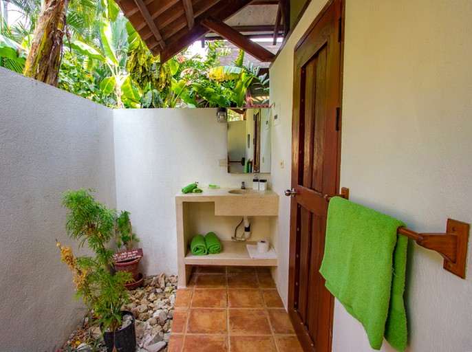 Cabins (Santa Teresa, Puntarenas, Costa Rica)