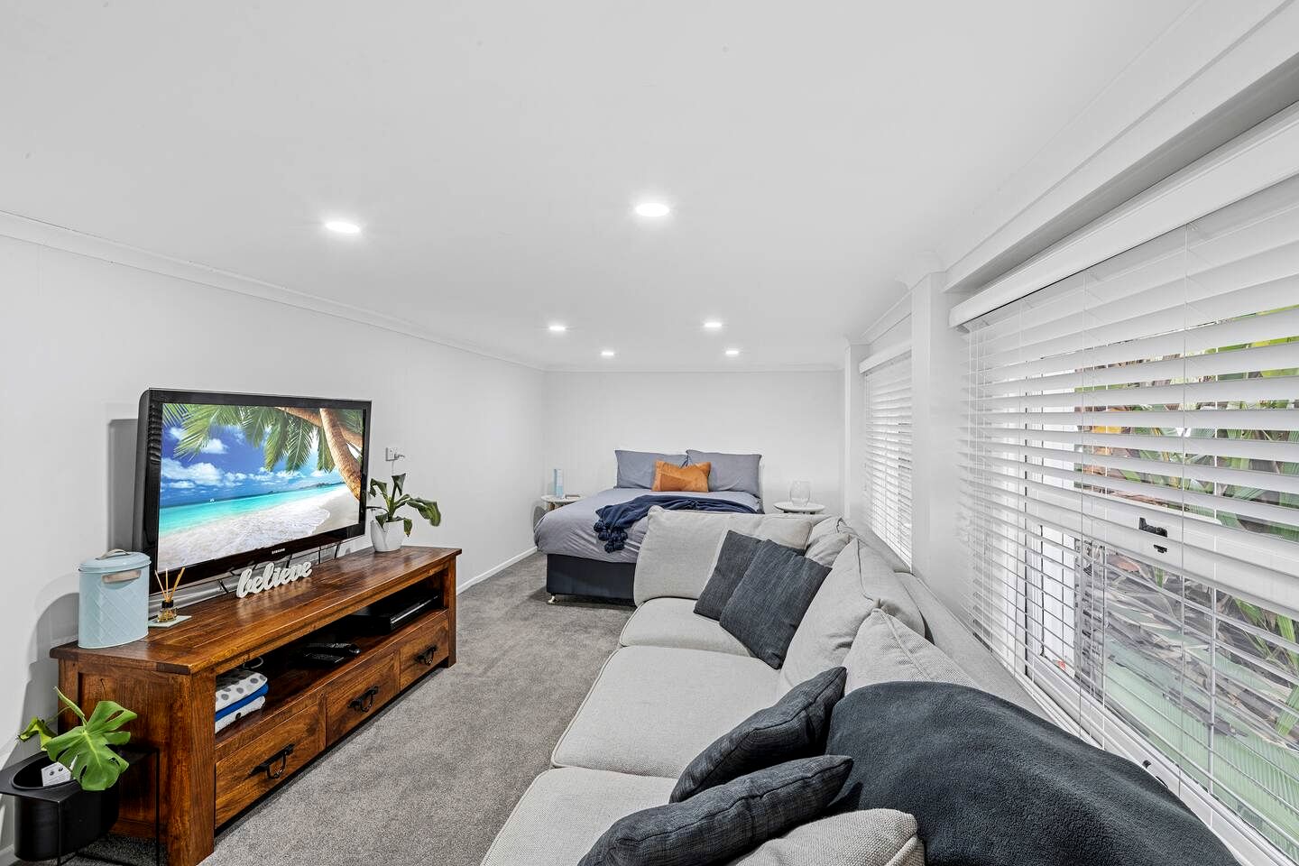 Luxury Resort-Style Retreat with Pool & Spa near Surfers Paradise in Ashmore, Queensland