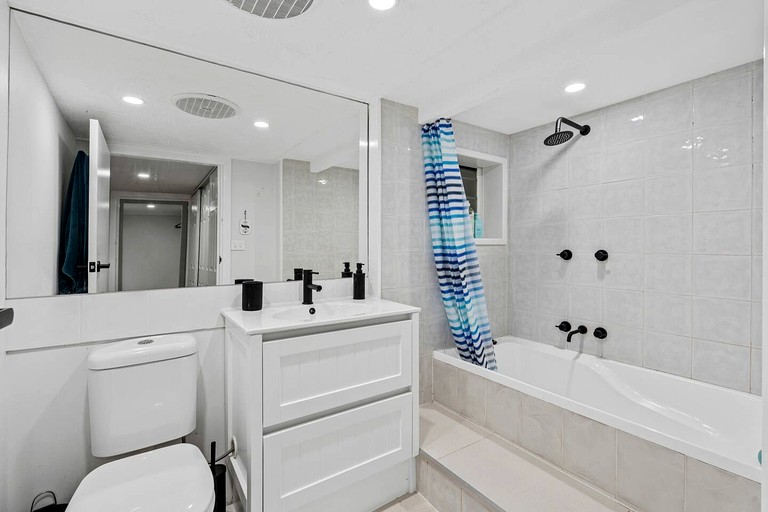 Vacation Rentals (Australia, Ashmore, Queensland)