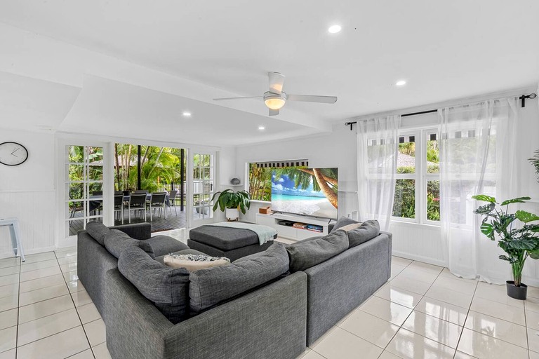 Vacation Rentals (Australia, Ashmore, Queensland)