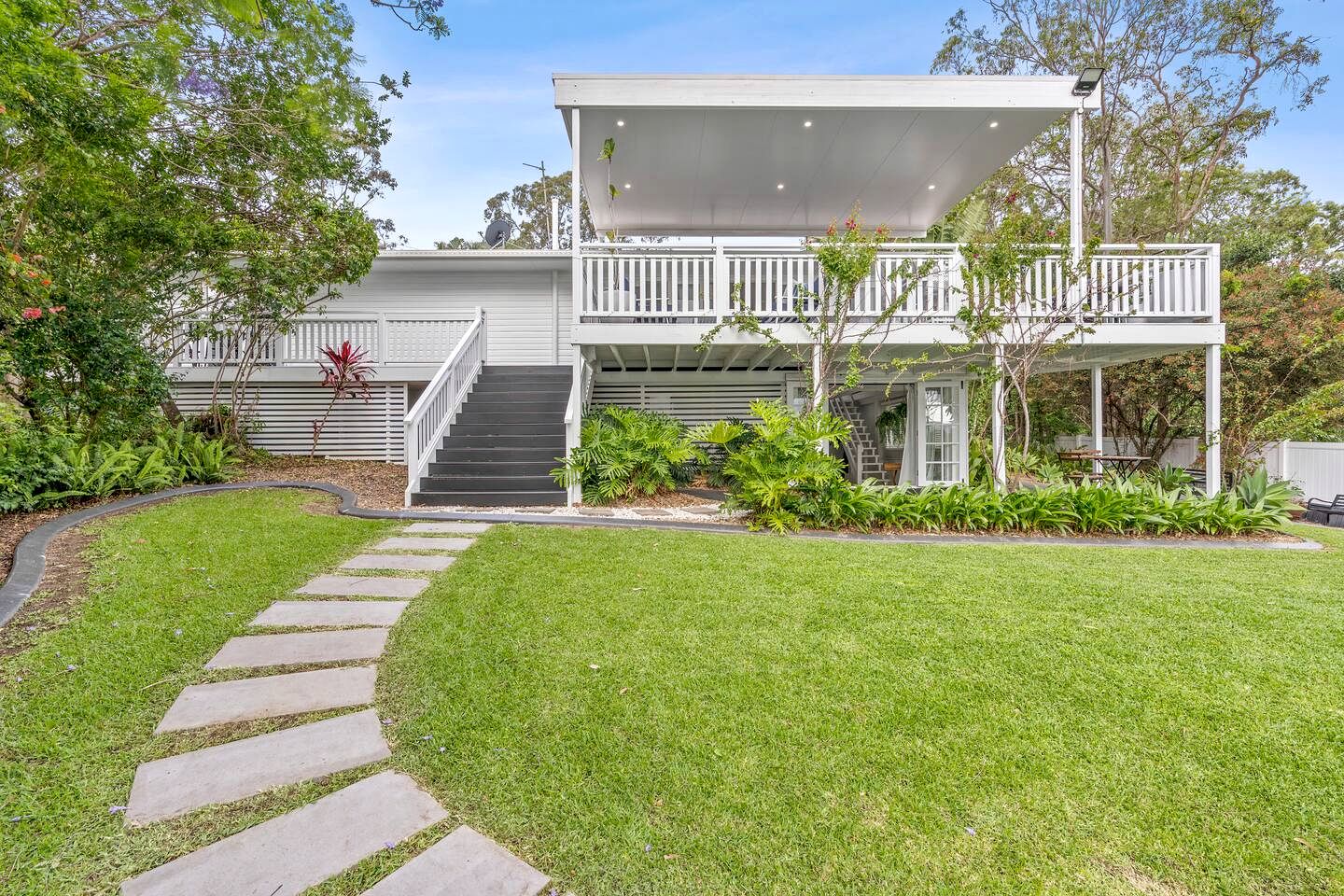 Luxury Resort-Style Retreat with Pool & Spa near Surfers Paradise in Ashmore, Queensland