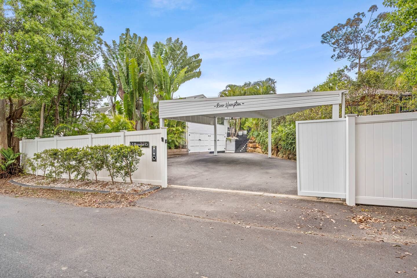 Luxury Resort-Style Retreat with Pool & Spa near Surfers Paradise in Ashmore, Queensland