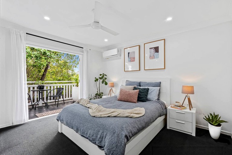 Vacation Rentals (Australia, Ashmore, Queensland)