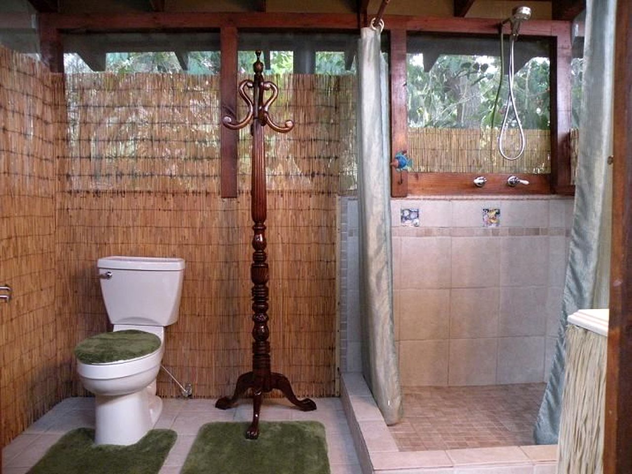 Gorgeous Vacation Cottage with Stunning Ocean Views in Captain Cook, Hawaii