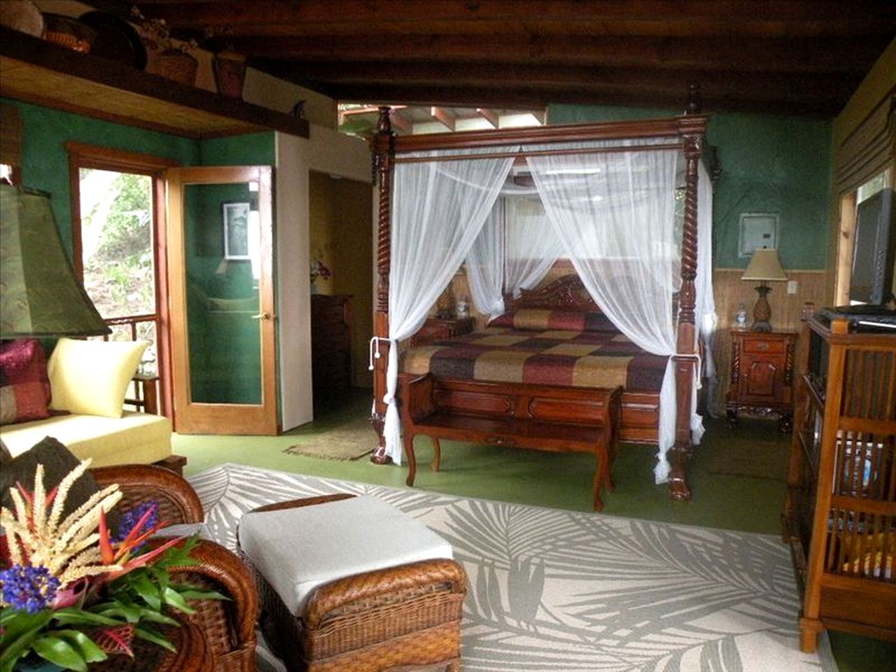 Gorgeous Vacation Cottage with Stunning Ocean Views in Captain Cook, Hawaii