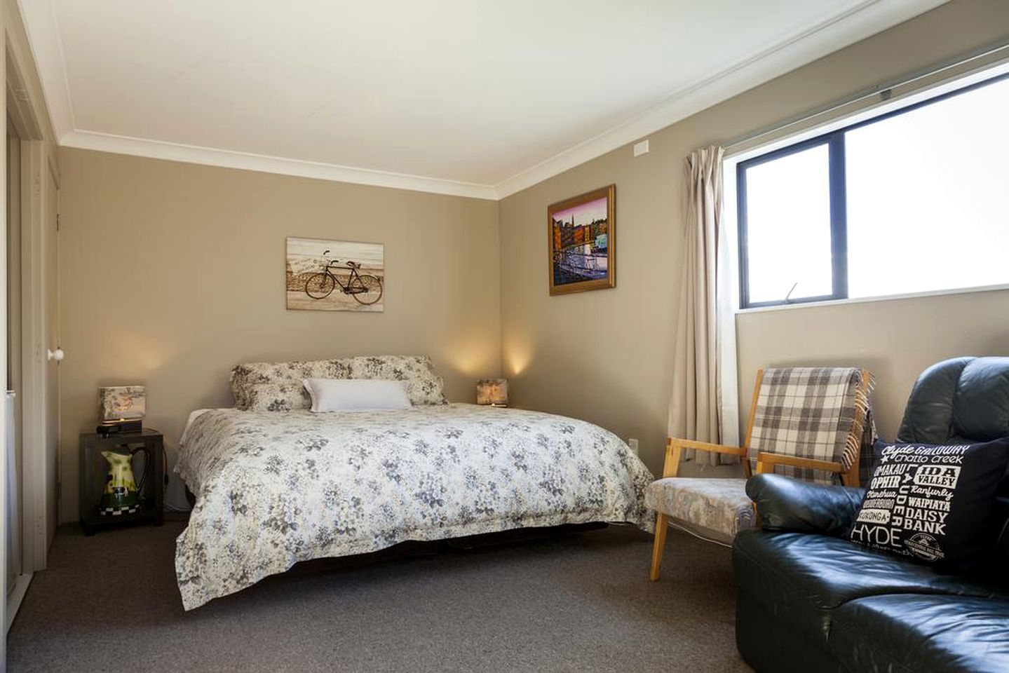 Stylish Vacation Rental with Daily Breakfast near the Taieri River, South Island